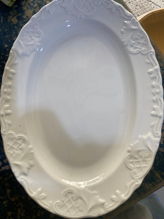 Oval serving plate