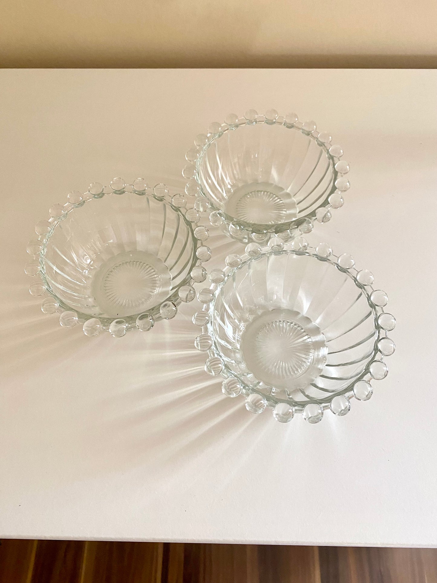 Glass bowls set
