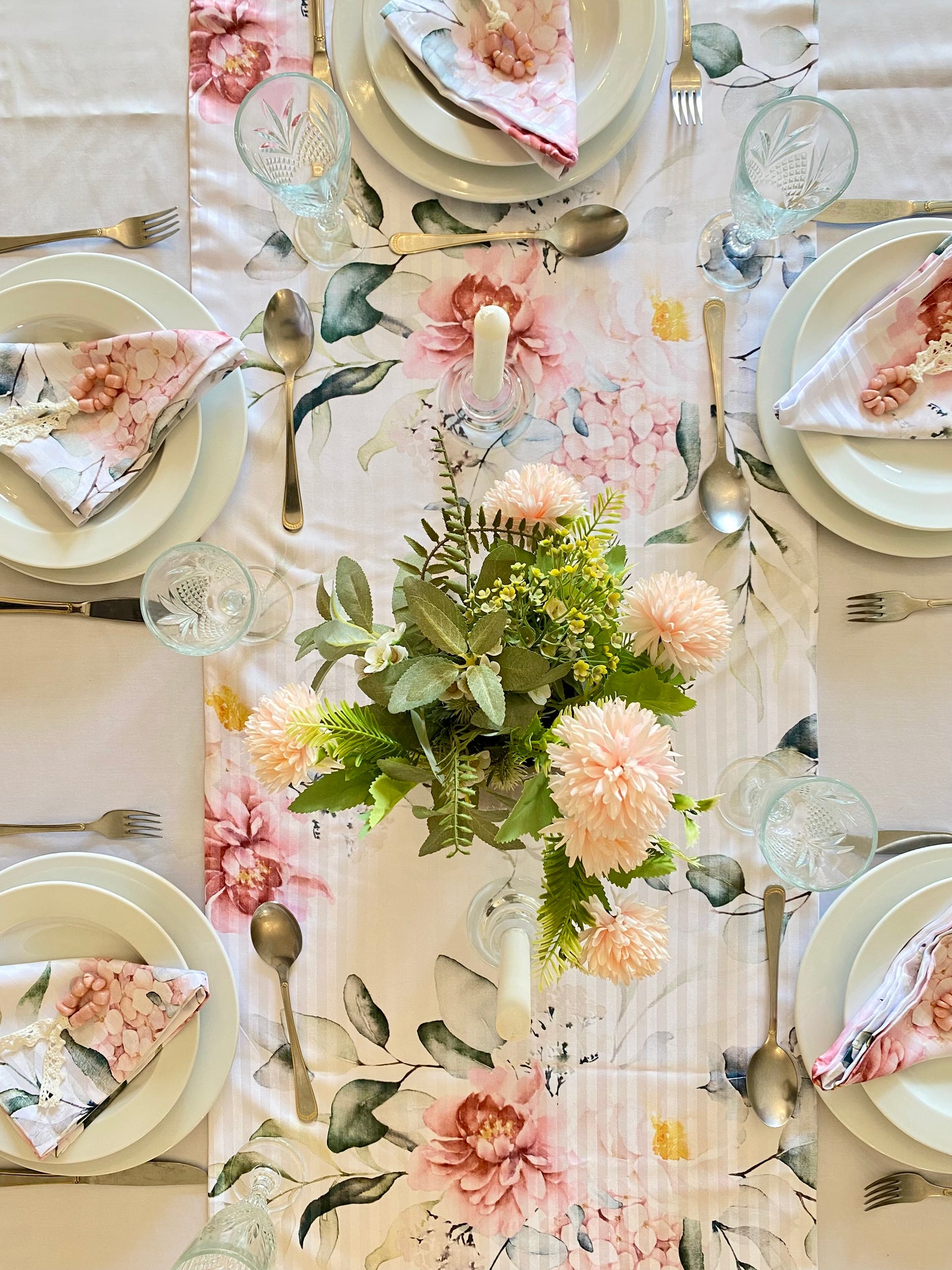 Table Runner; Floral Pattern
