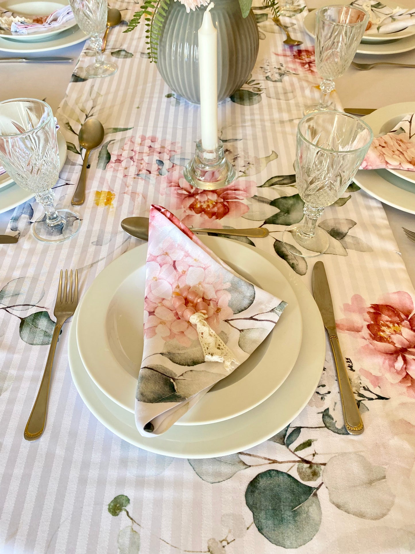 Table Runner; Floral Pattern