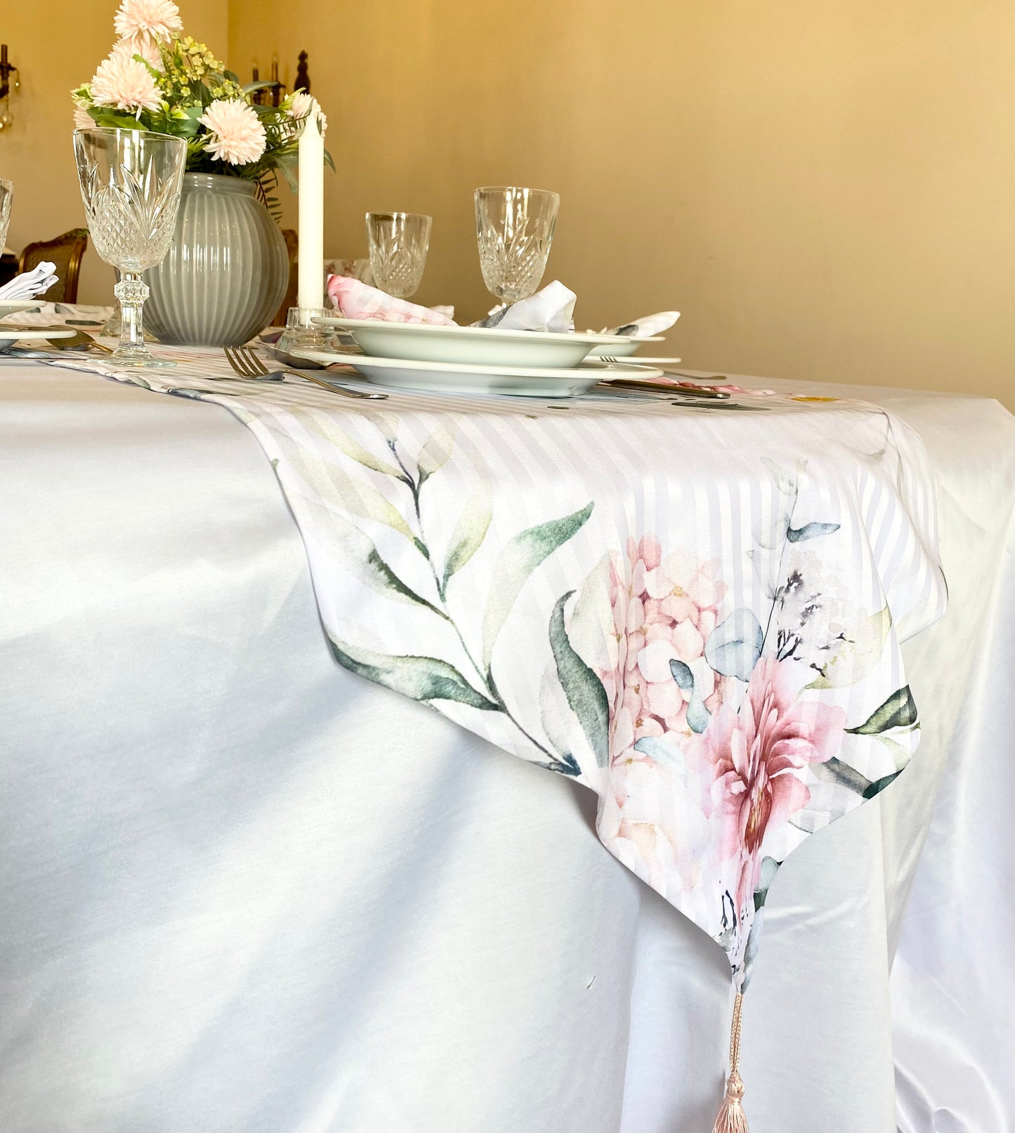 Table Runner; Floral Pattern
